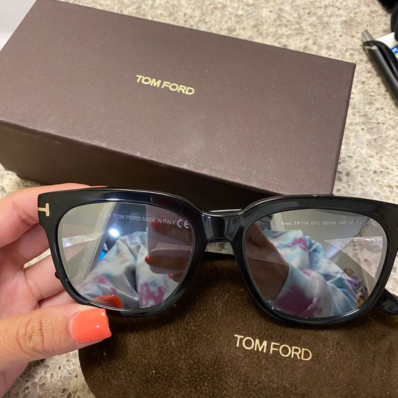 TOM FORD BRAND NEW SUNNIES - Picture 2 of 7